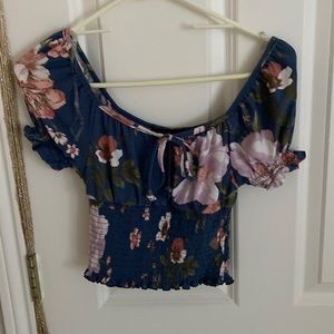 Cute floral crop top from Derek heart size small!